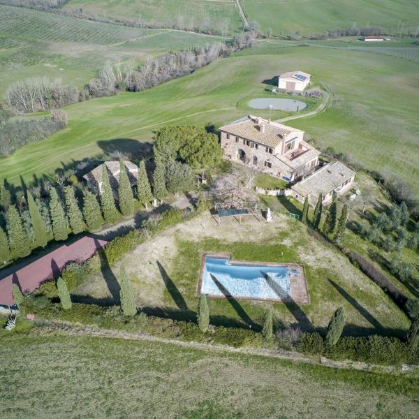 Luxury Tuscan Estate with a Pool on the Hills of Siena-0_277089