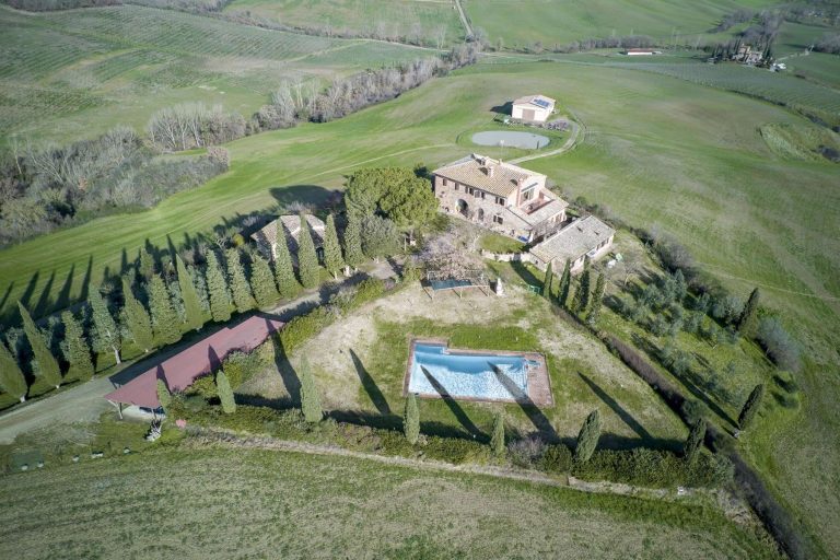 468688-_prod_persistent_18754e36-37b9-4fbc-9ffa-8e9ff3458b5b_Tuscan-villa-for-sale-Montepulciano-6799-1