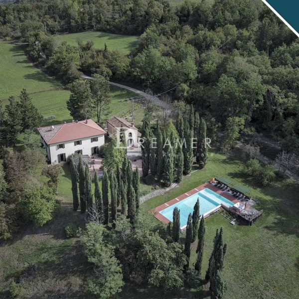 Tuscan Countryhouse with a Pool in the Chianti Hills-1_279788