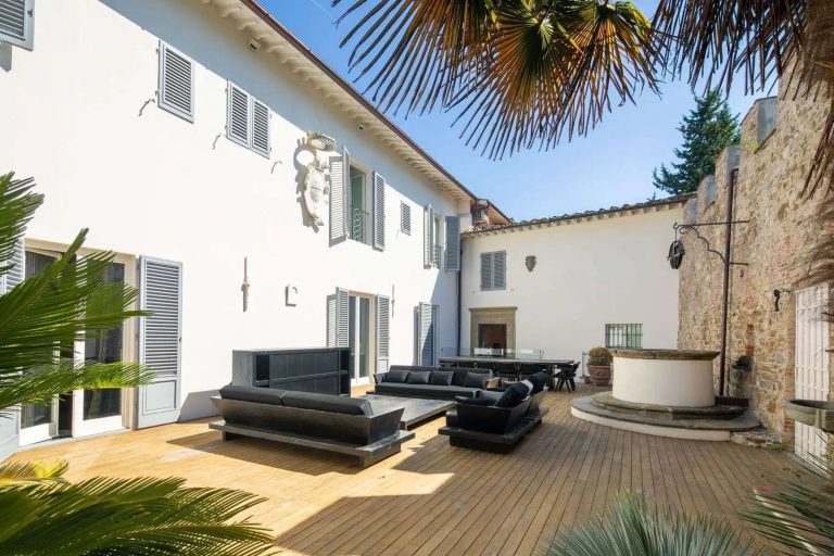 Elegant Villa with a Panoramic View-0_280373
