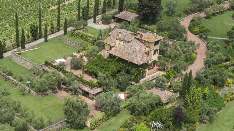 Prestigious Villa on the Tuscan Hills with a Pool-0_282603