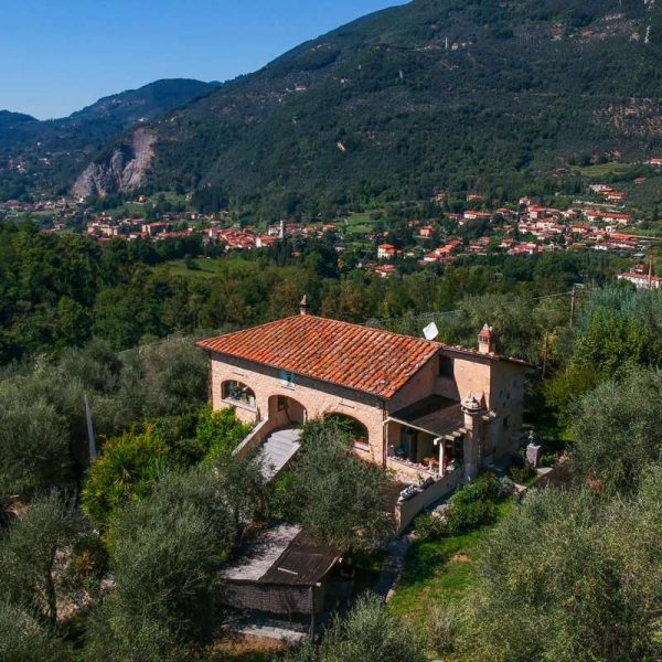 Prestigious Villa with a Pool in Camaiore, Versilia-0_273620