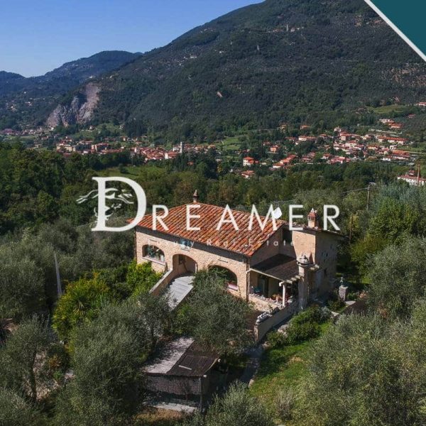 Prestigious Villa with a Pool in Camaiore, Versilia-1_273621