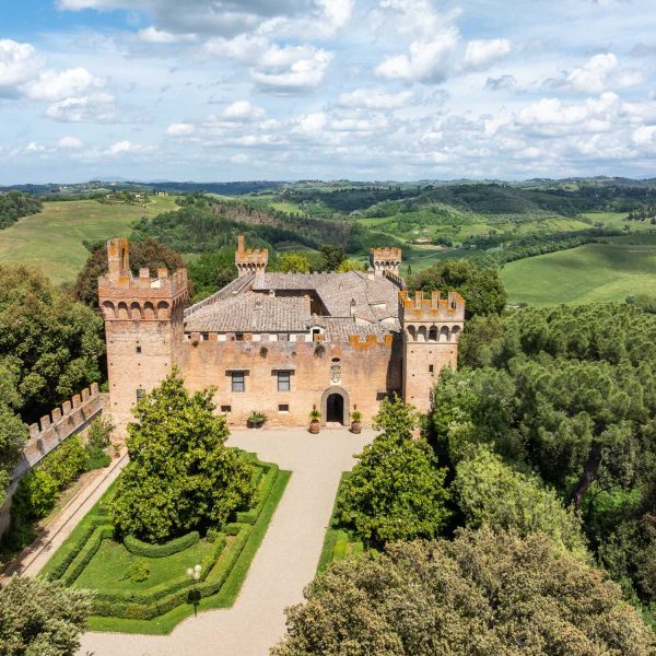 Iconic Castle and Winery in Tuscany-0_470934
