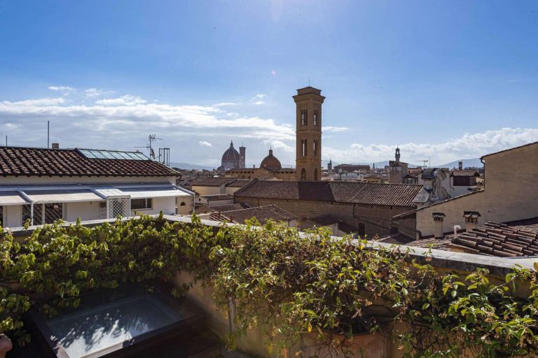 471789-_prod_persistent_2ebaa82a-6187-4974-8a18-9a128a67762f_2249-attico-con-terrazza-nel-centro-storico-header1