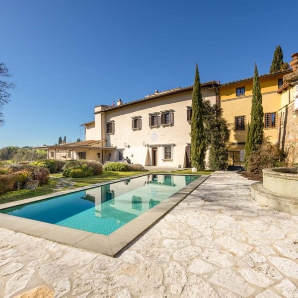 Historic Villa with Pool in Florence-42_439811