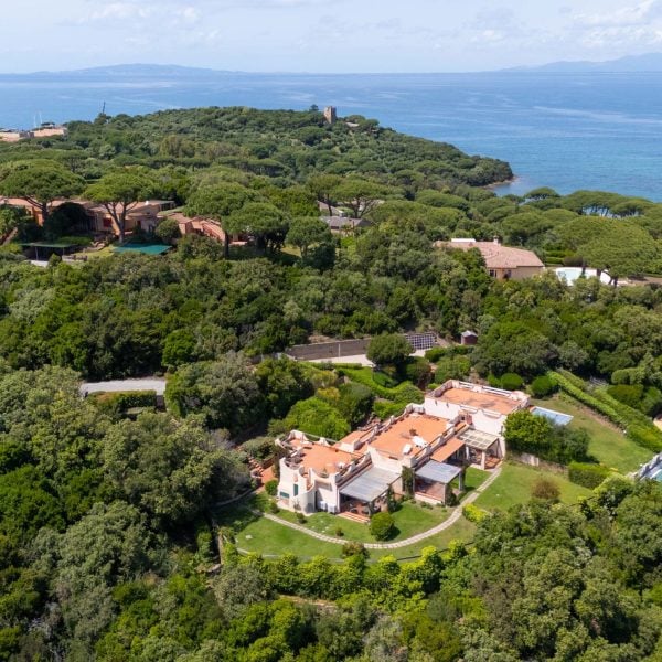 Portion of a Villa with Garden in Punta Ala-0_475426