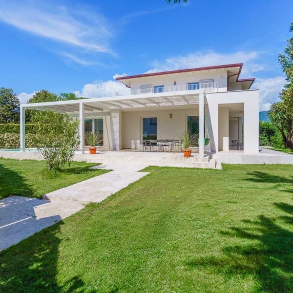 Modern Villa with Pool in Forte dei Marmi-0_476195
