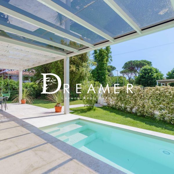 Modern Villa with Pool in Forte dei Marmi-1_476187