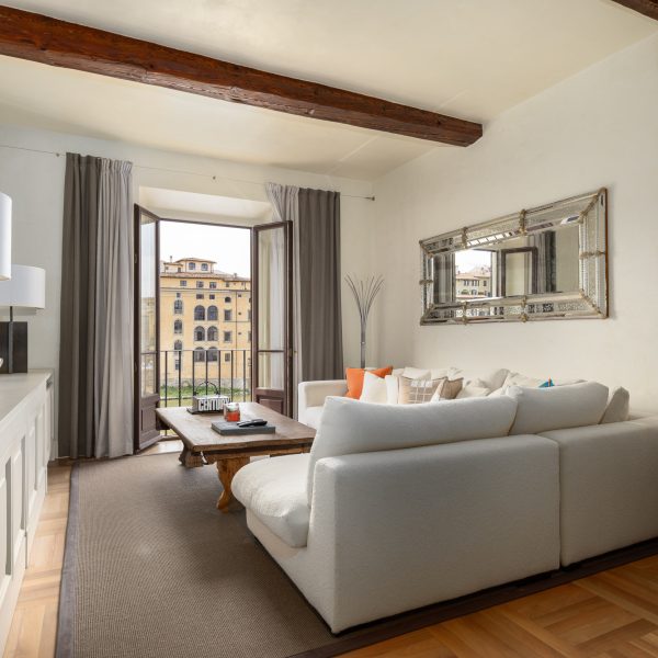 Apartment with a view of the Lungarno in Florence-0_478146
