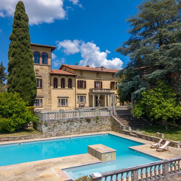 14th-Century Estate with Wine Production in Chianti-0_480938