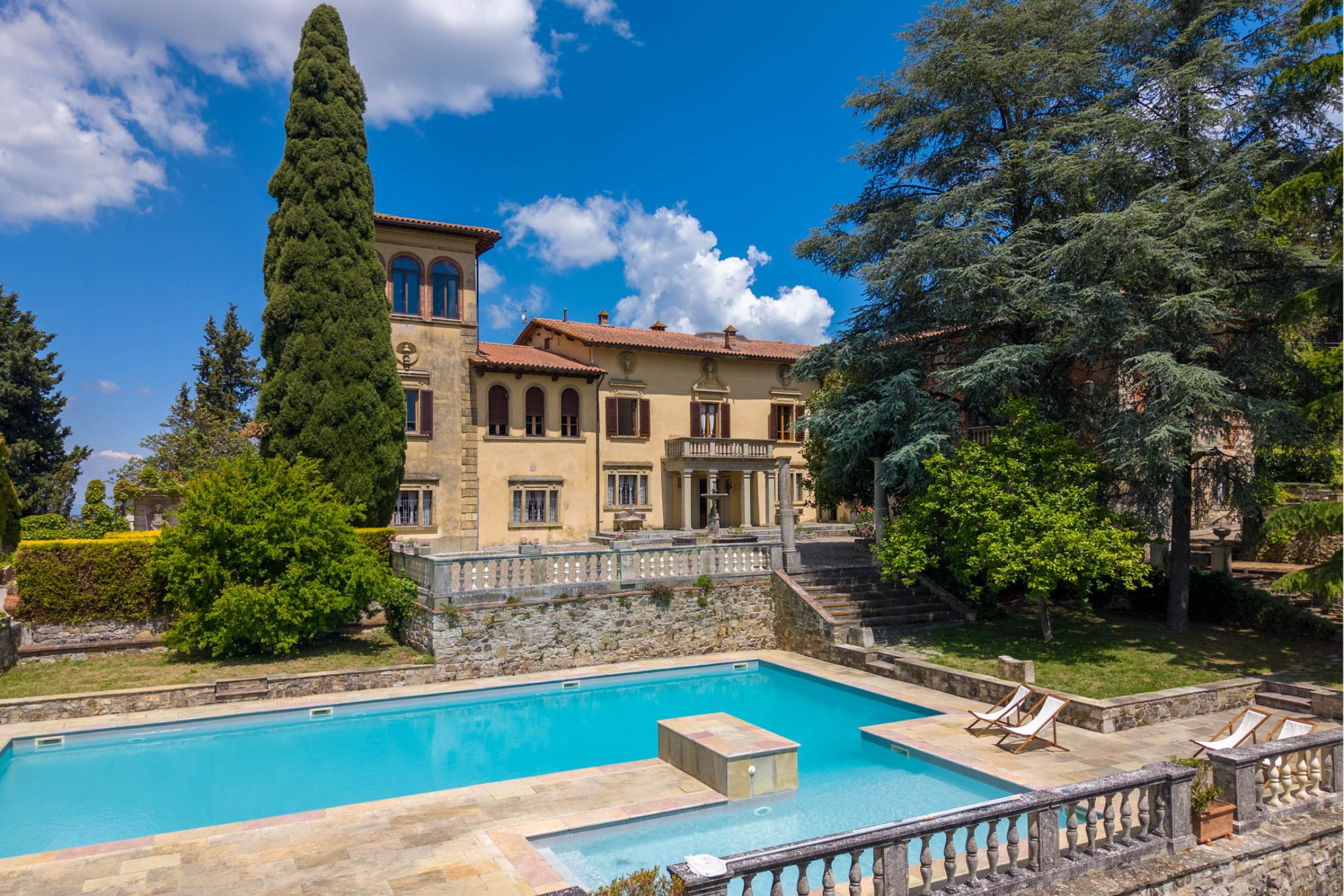 14th-Century Estate with Wine Production in Chianti-0_480938