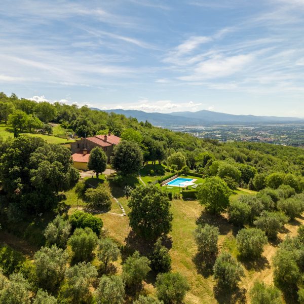 Farmhouse with Pool and 35 Hectares in Valdichiana-0_482832