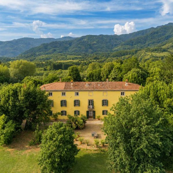 Historic Villa with Pool in Lucca-0_485120