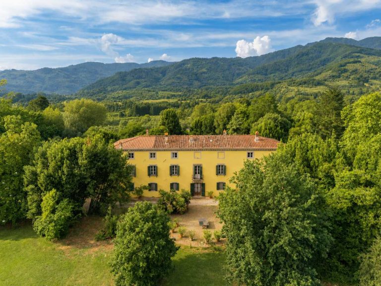 Historic Villa with Pool in Lucca-0_485120