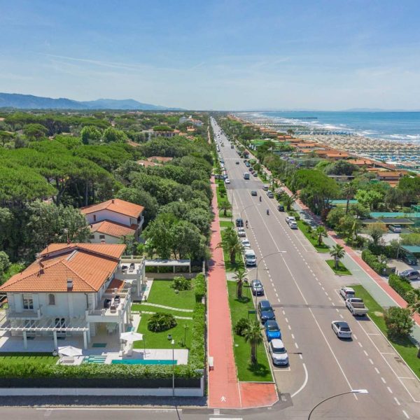 Seafront Villa with Pool in Forte dei Marmi-0_486433
