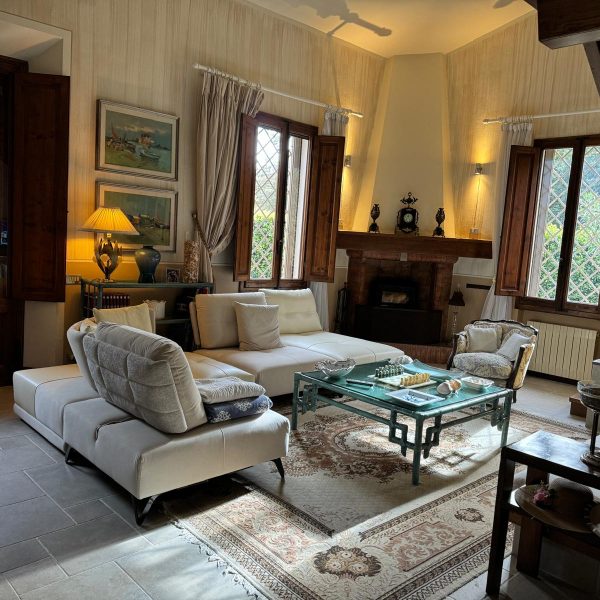 Villa with Pool in Forte dei Marmi-0_391530
