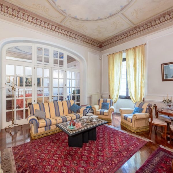 Prestigious Palace in the Center of Florence-0_254467