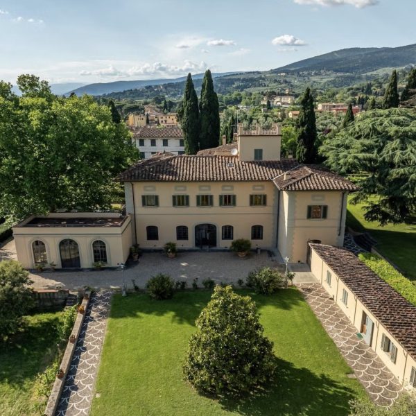 Historic Villa with Park and Pool on the Florentine Hills-0_456589