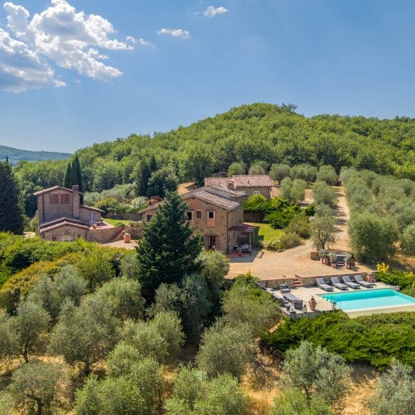 Splendid Estate with 23 Hectares of Land in Chianti-0_493220