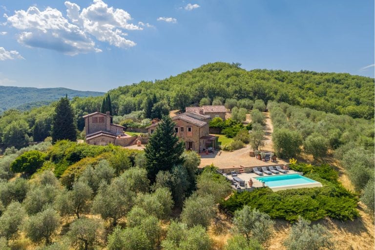 Splendid Estate with 23 Hectares of Land in Chianti-0_493220