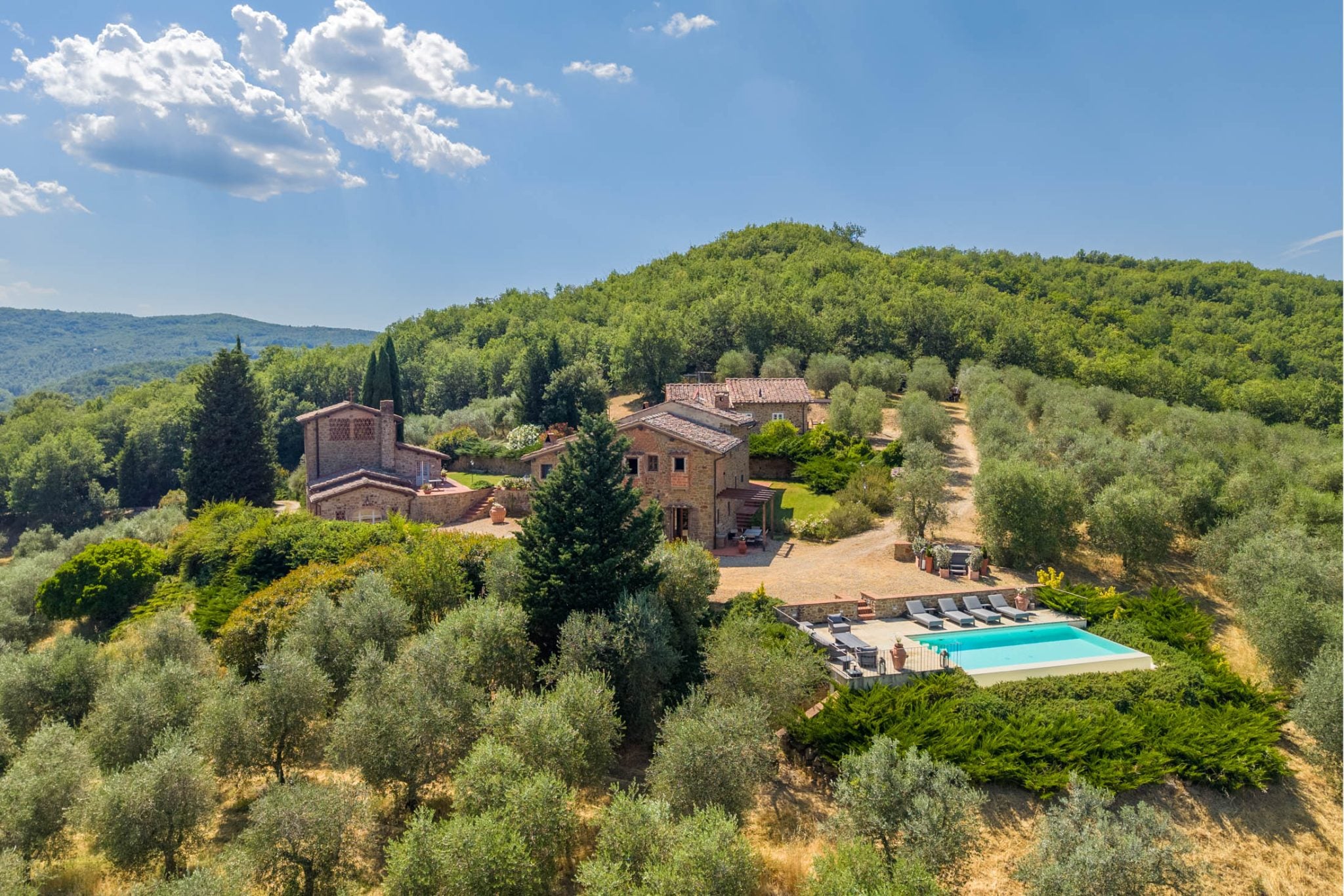 Splendid Estate with 23 Hectares of Land in Chianti-0_493220