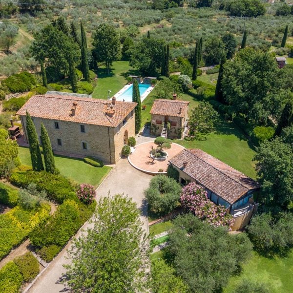 Elegant Estate with Pool in Arezzo-0_494352