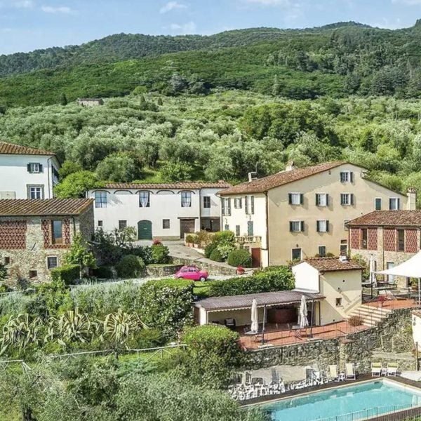 Villa with 16 hectares of land in Lucca-0_449103