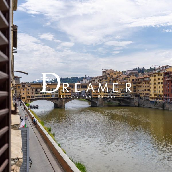 Apartment with a view of the Lungarno in Florence-1_478138