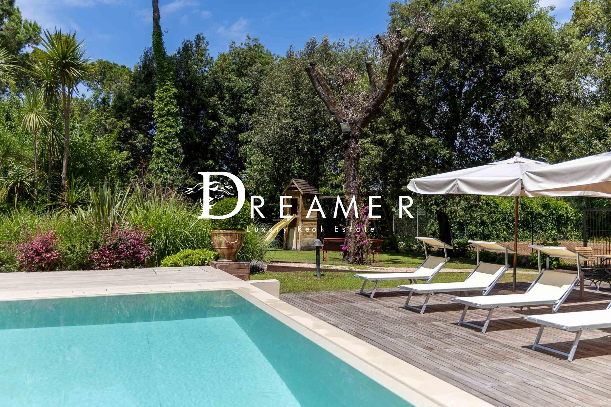 Magnificent Beachfront Villa with Pool in Forte dei Marmi-1_481186
