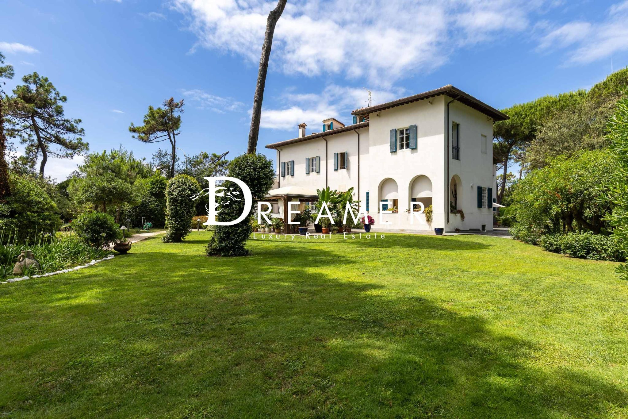 Magnificent Beachfront Villa with Pool in Forte dei Marmi-2_481240