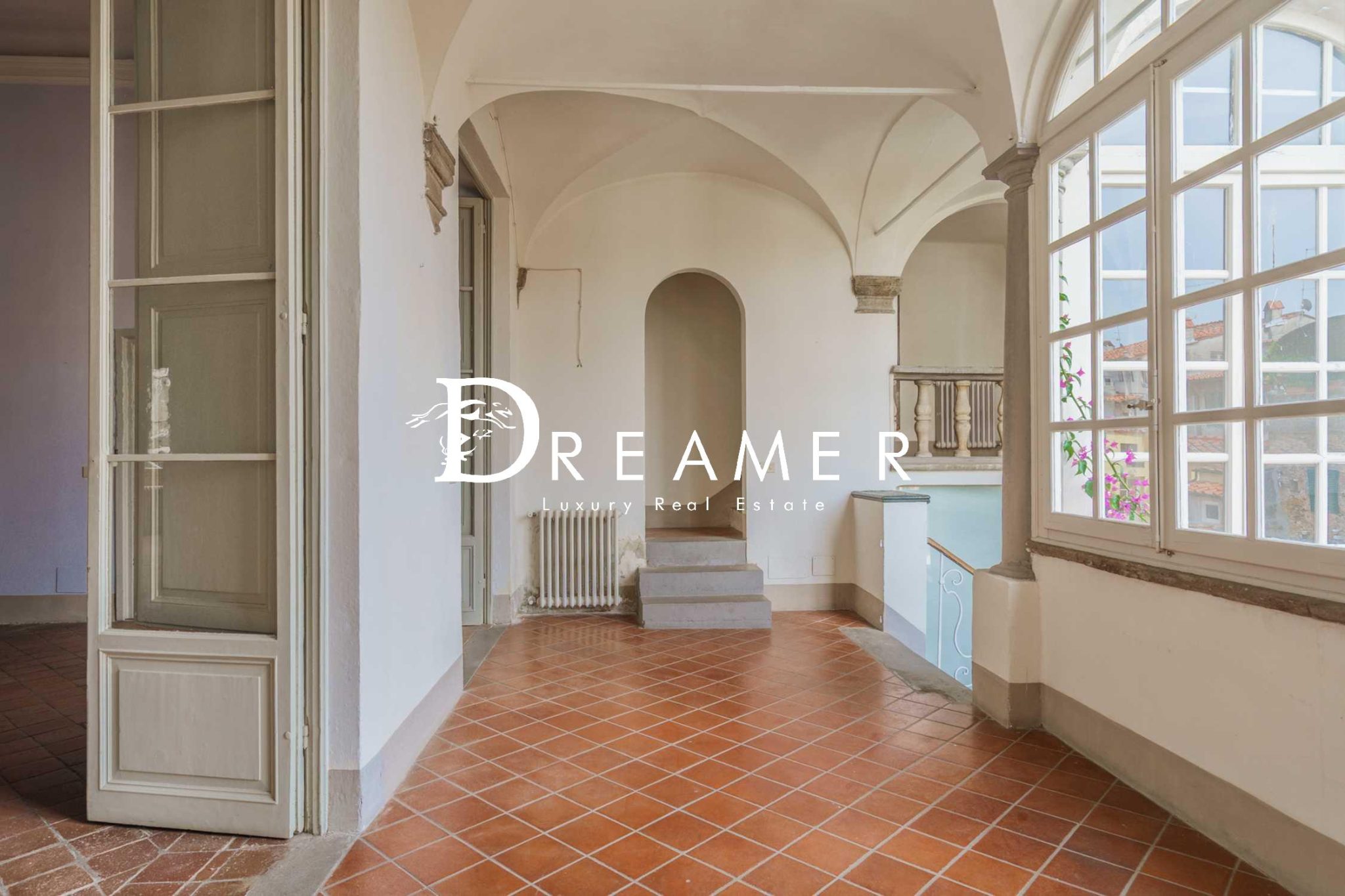 Prestigious Frescoed Apartment in Lucca-10_483716