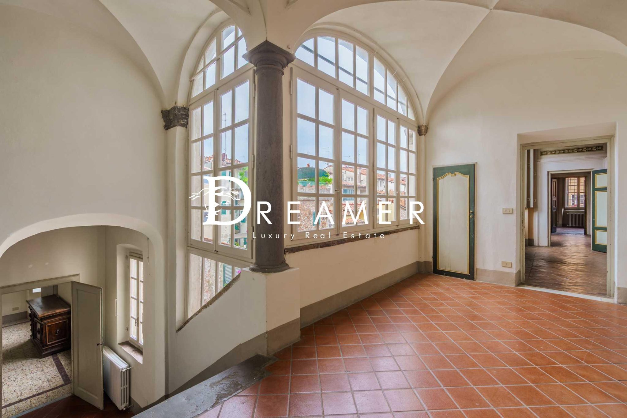 Prestigious Frescoed Apartment in Lucca-17_483700
