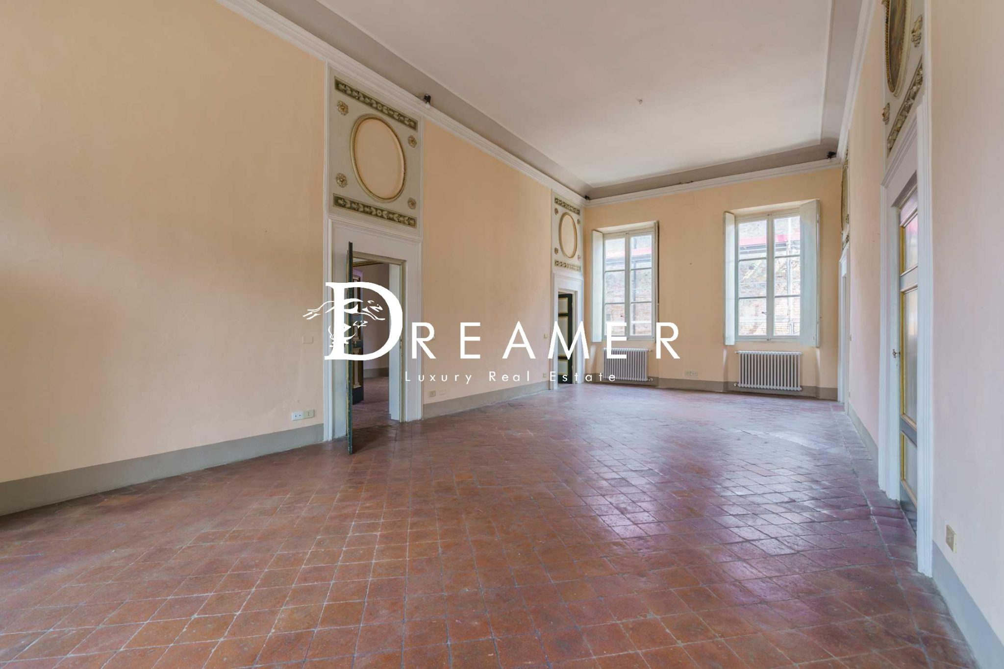Prestigious Frescoed Apartment in Lucca-18_483720
