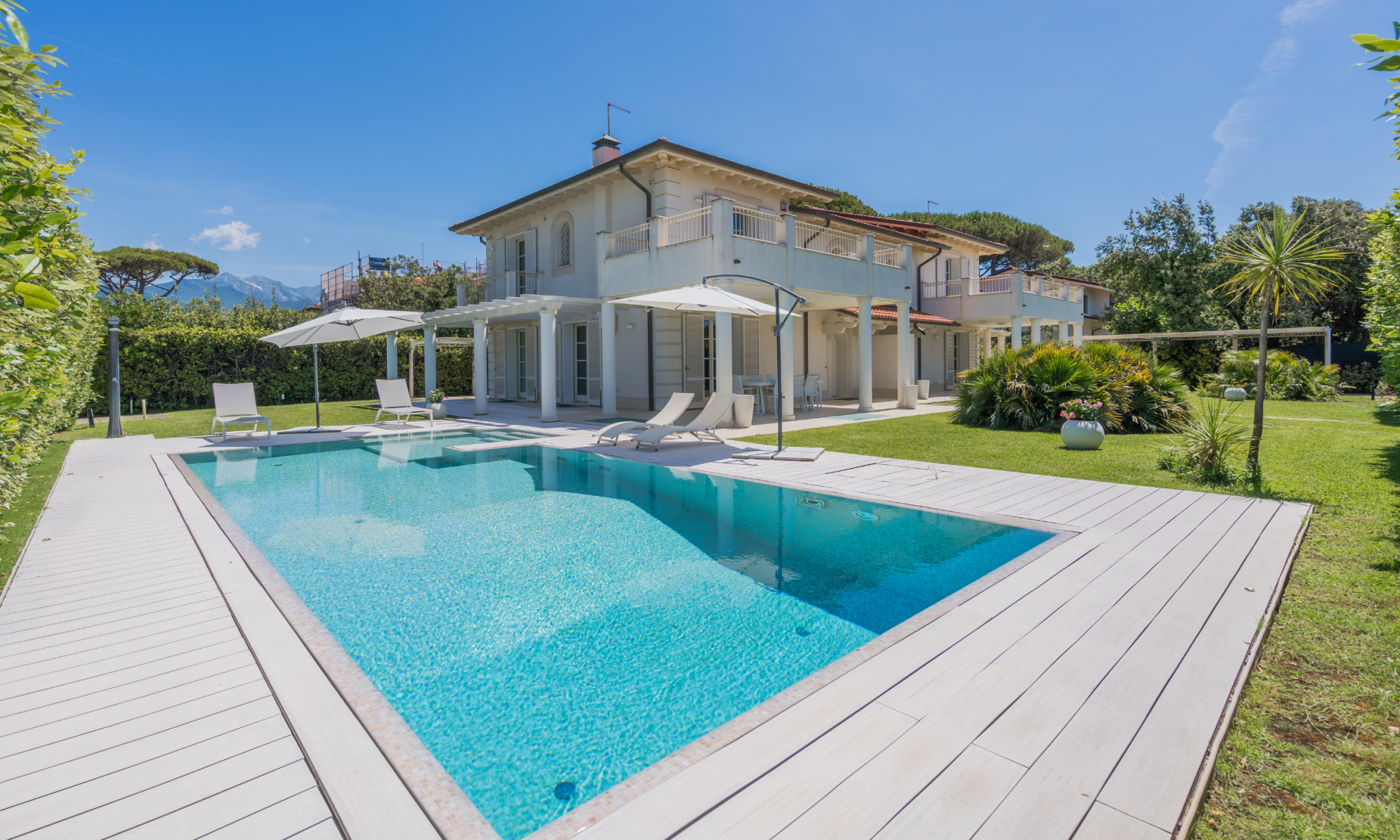 luxury villa with pool forte dei marmi