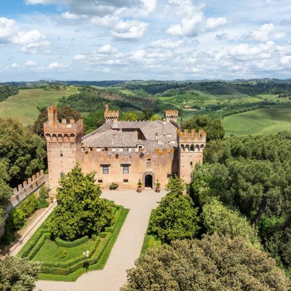 Iconic Castle and Winery in Tuscany-0_470934