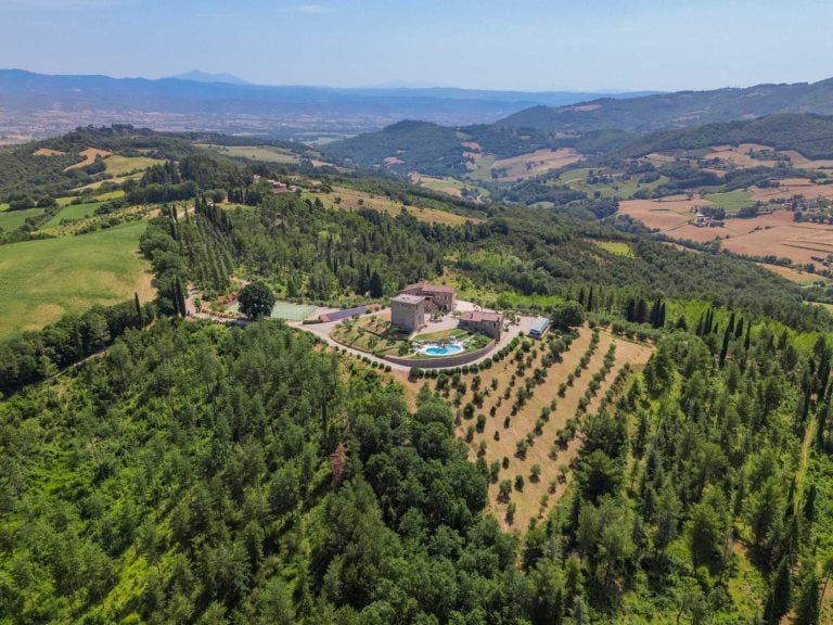 Relais with Pool and Tennis Court in Umbria-0_498511