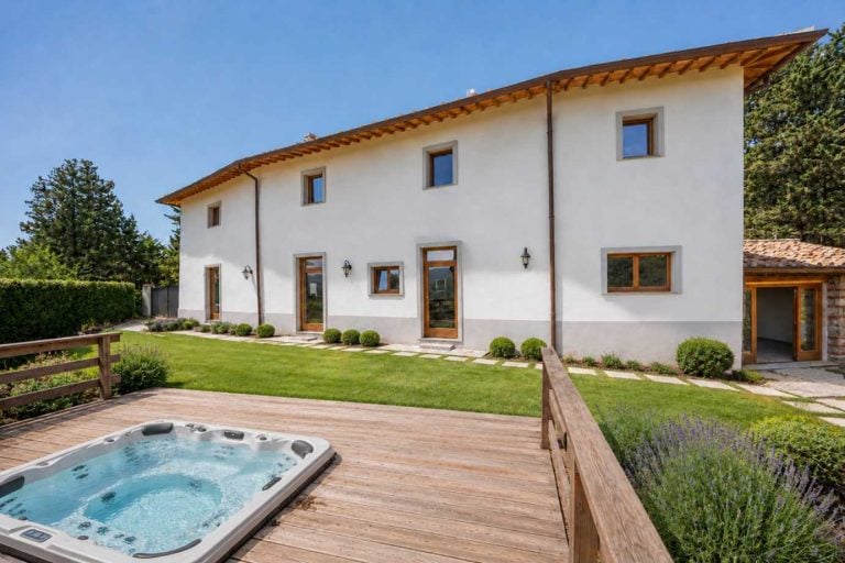 Panoramic Villa with Jacuzzi in Chianti-2_498695