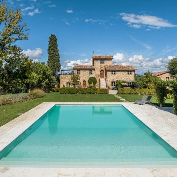 Wonderful Farmhouse with Pool on the Hills of Siena-0_347692