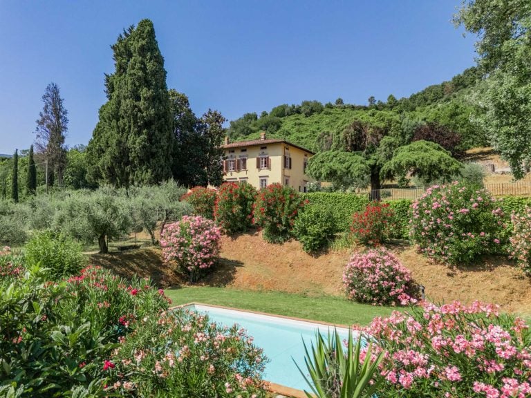 Splendid Villa with Pool in Lucca-10_500494