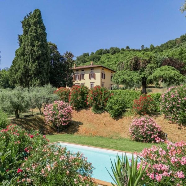 Splendid Villa with Pool in Lucca-10_500494