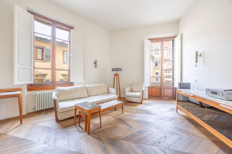Apartment with Terrace in the Center of Florence-0_417489