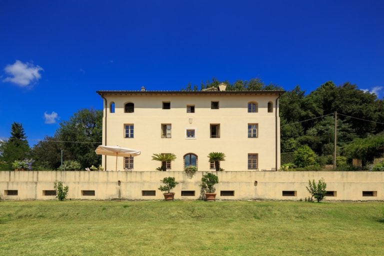 502610-_prod_persistent_0b71446a-b783-49f3-b89a-3bfd9222f91e_Villa-with-garden-for-sale-lucca-7049