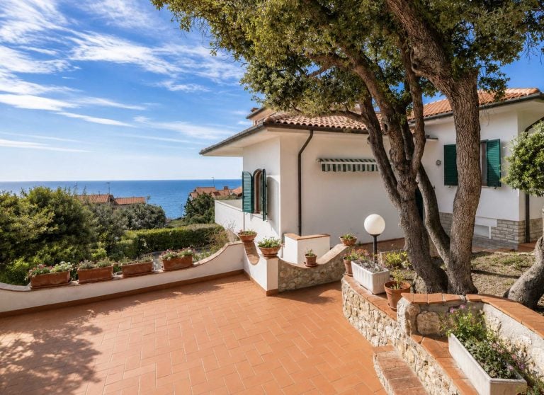 502650-_prod_persistent_8fc9fe3a-ddac-4d87-a096-a343c89decdf_Splendid-Villa-for-sale-Castiglioncello-16746.png