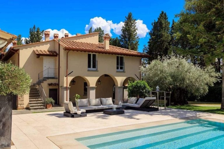 514914-_prod_persistent_46177b0b-4f7e-4d85-8b46-784fa78a9e8e_Beautiful-villas-with-pool-for-sale-in-florence-hills-9563
