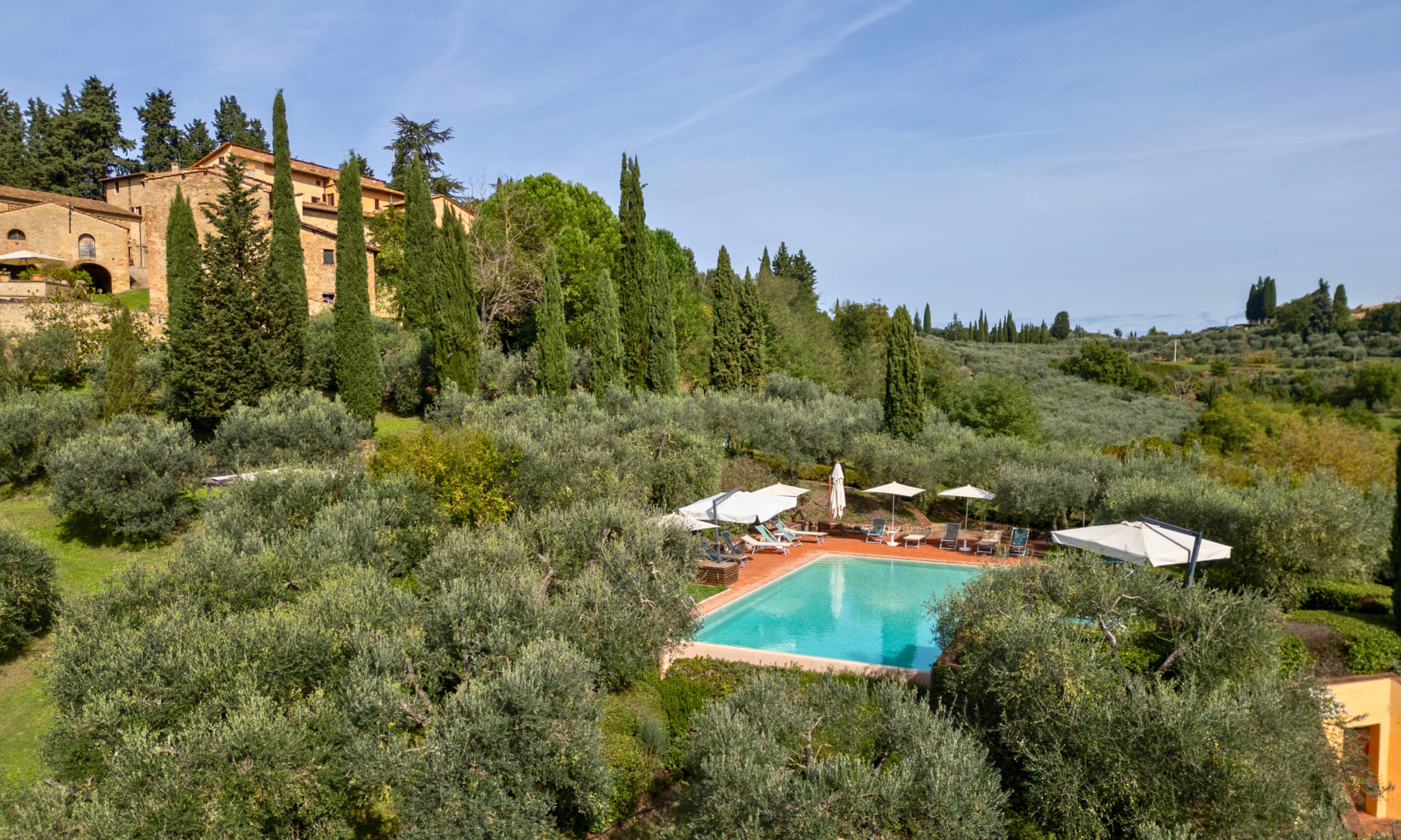 hamlet with pool in tuscany