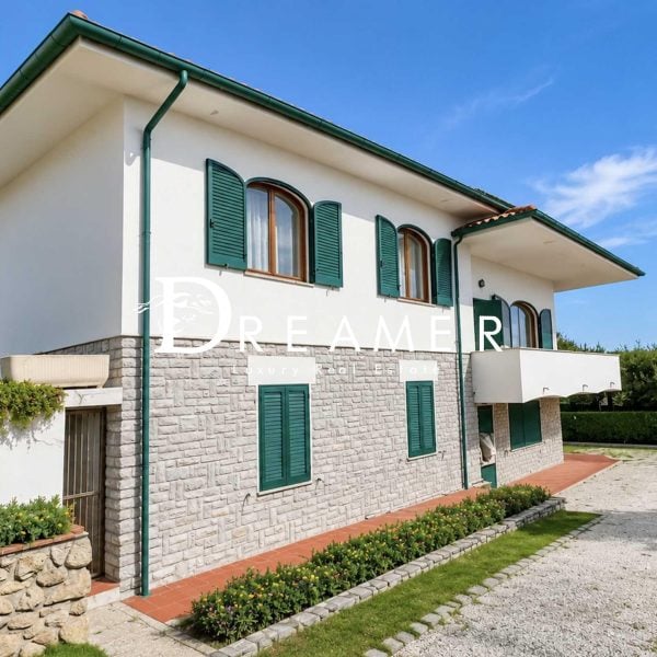 Seafront Villa in Castiglioncello-1_502648