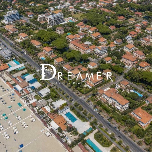 Seafront Villa with Park in Forte dei Marmi-1_517565