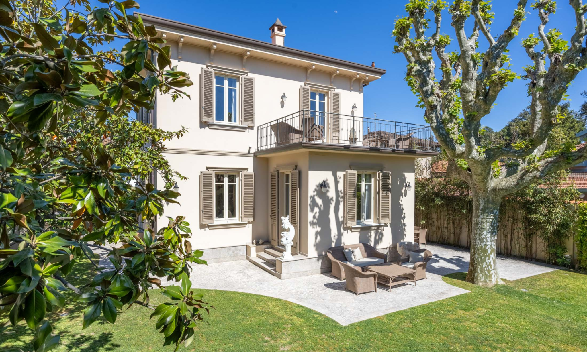 Villa con Giardino a Forte dei Marmi