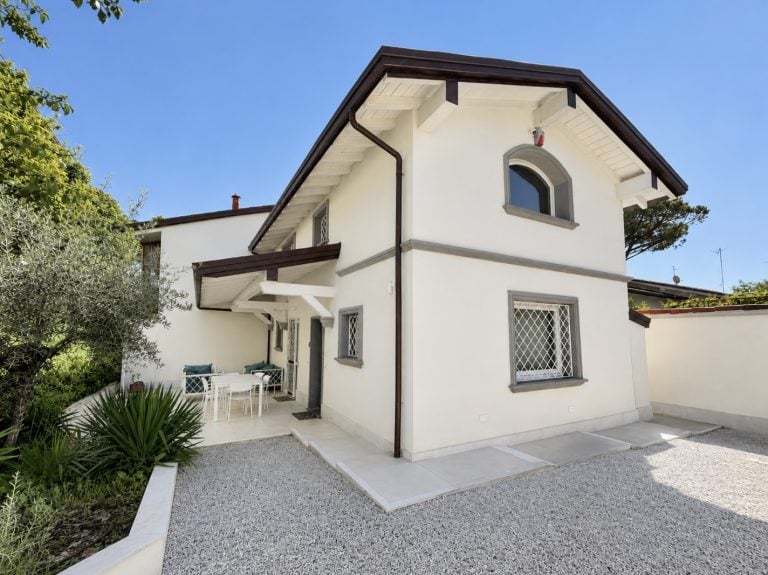 Elegant Villa in the Center of Forte dei Marmi-22_526177